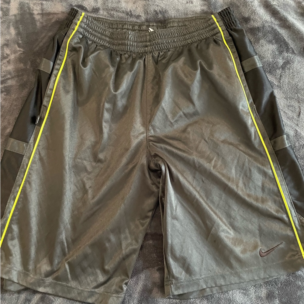 Men’s size L shorts Nike